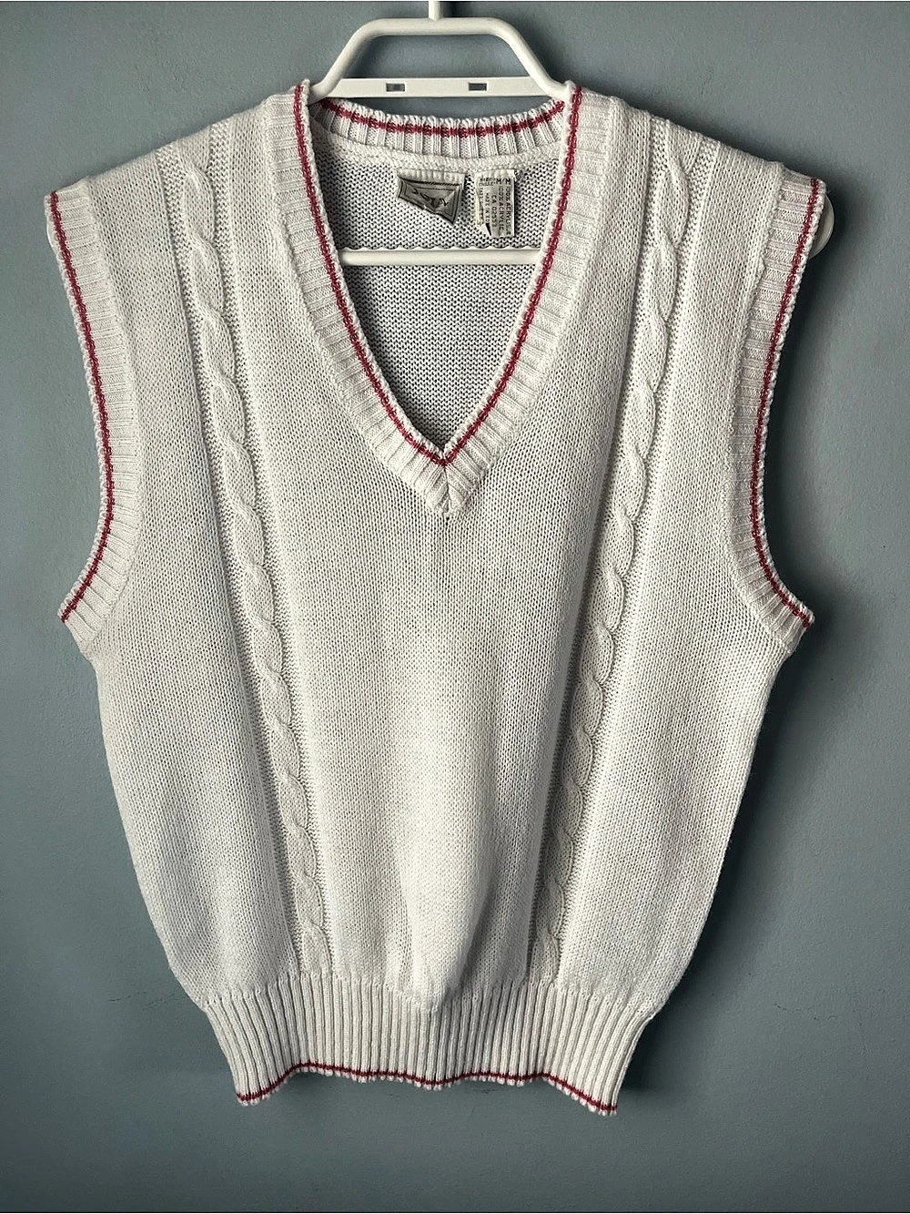 Joia White & Pink Cable Knit Sleeveless V-Neck Sweater Size M
